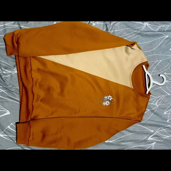 Sweater - Picture 1 of 2